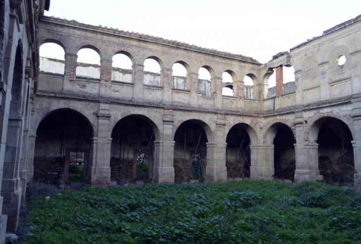 Convento franciscano abandonado de la Bien Parada de Abadía